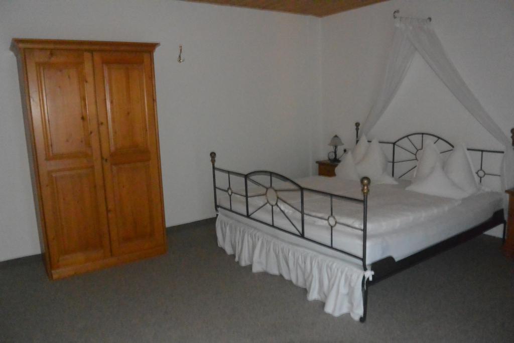 Gaestehaus Doering Mittenwald Ruang foto